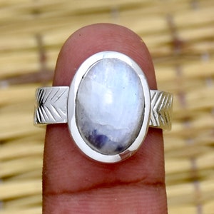 Maansteenring, natuurlijke blauwe flitsmaansteenring, 925 sterlingzilveren ring, getextureerde bandring, ovale maansteenring solitaire edelsteenring