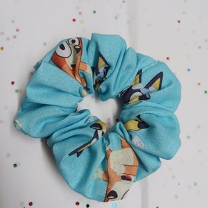 Chouchou bleu pour chien, chouchou orange pour chien, Chiens de dessins animés sur chouchou, chouchou enfant, Idées cadeaux, chouchou en coton fait main, mignon, anniversaire