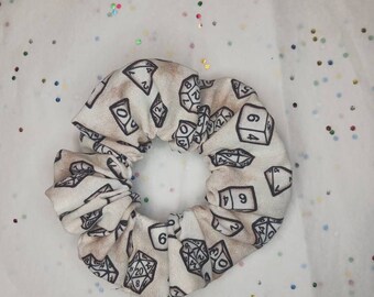Coletero de DnD, Dragones y Mazmorras, Dados, Dado 20, Tirada Crítica, Coletero con Juego de Dados, Ideas para Regalos, Friki, Geek, Campaña de Mazmorras, Hecho a Mano