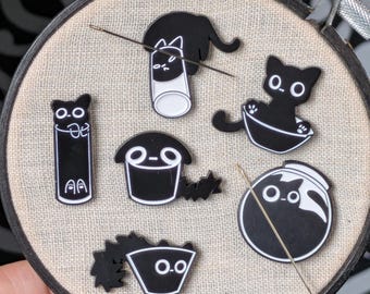 Black cat in glassneedle minder | naughty kitty| Cross stitch | Embroidery | needlework | Needlework