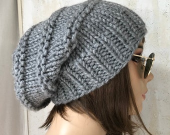 Gorro cinza folgado tricotado à mão: gorro de malha grossa com mistura de lã
