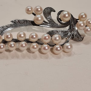 Antique silver brooch with real pearls