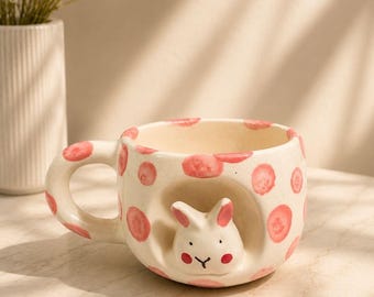 Handgjord keramikmugg med kanin | Rosa prickig kaffekopp | Snyggt dricksglas
