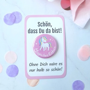 Alfiler de unicornio de cumpleaños para niños sin aguja, idea de regalo para invitados, decoración de fiesta temática de unicornio, idea de regalo, botón de unicornio para niña, idea de cumpleaños