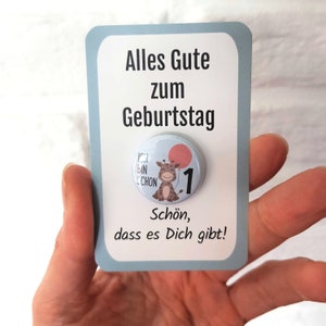 Geschenkidee 1. Geburtstag - "Ich bin schon Eins" Button mit Karte (OHNE Nadel!) - Geschenk für Babys & Kleinkinder - Junge | Mädchen 1 Jahr