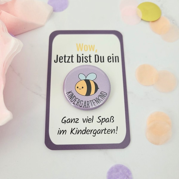 Kindergartenkind Button "Biene" OHNE Nadel mit süßem Kärtchen für Kita Kinder - Geschenk für den perfekten Kindergartenstart oder die Krippe