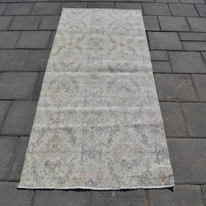Vintage Turkish Wool Runner Rug: 2&#39;7x6&#39;3 ft, Anatolian Decor