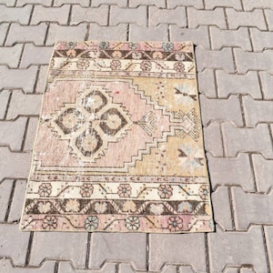 Tapis vintage en laine turque : petit tapis anatolien effet vieilli (2&#39;1x2&#39;9 ft)