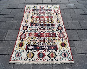 150x150 Vintage Kelim Teppich: Kleiner Bunter Wollteppich