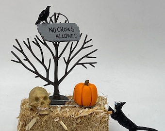 Miniaturowy znak Halloween ~Mini znak z małym krukiem ~Mini ciekawski kot w smokingu