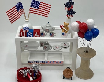 Tienda de regalos en miniatura para el 4 de julio ~ Mini decoraciones ~ Mini porcelana ~ Mini celebración