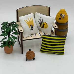 Miniature pillows~Mini bee pillow~Mini &quot;Queen B&quot; pillow
