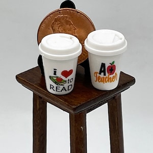 Mini tasses à emporter ~ Mini A+ tasse enseignant ~ Mini J&#39;aime lire tasse
