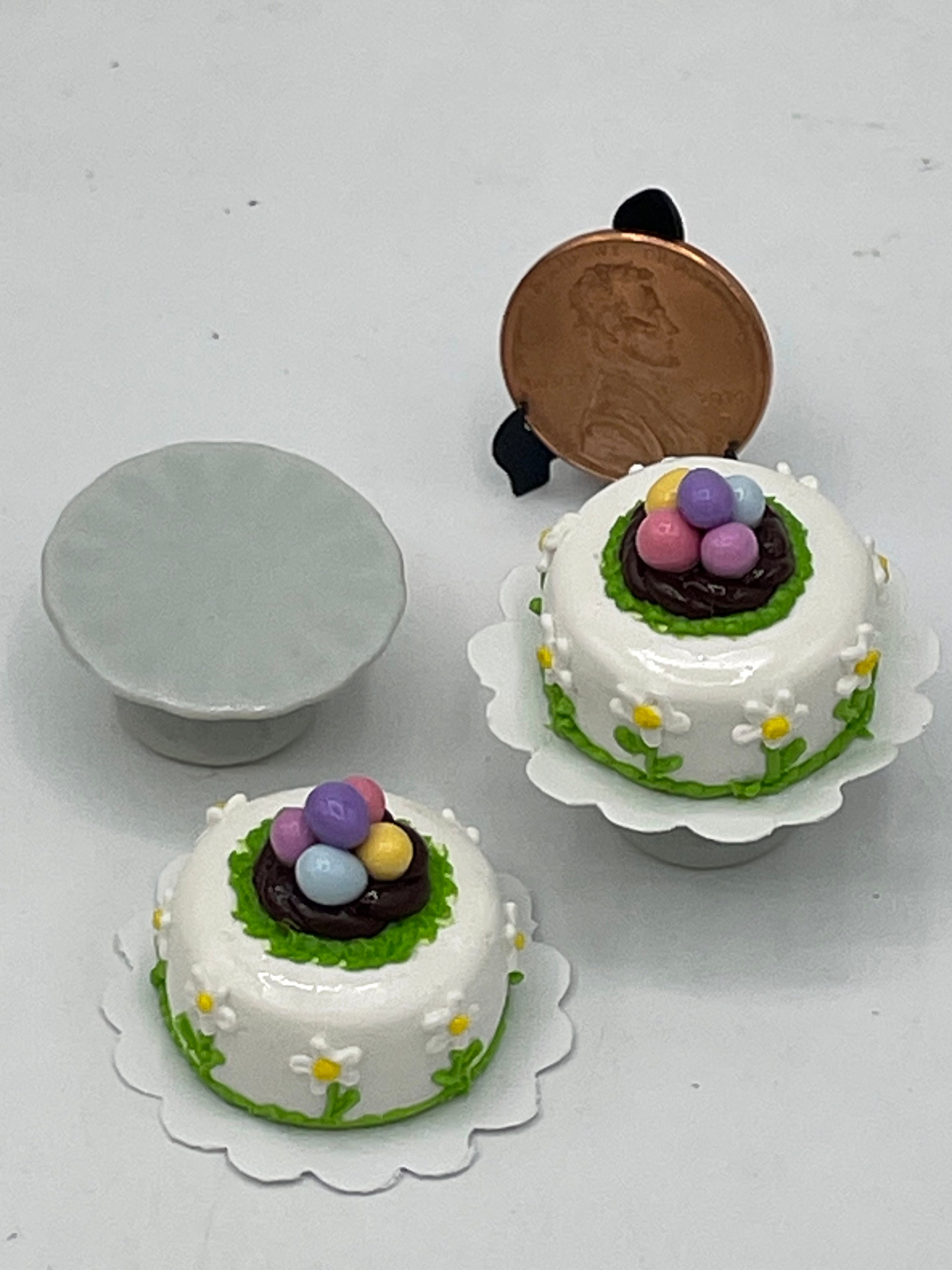 ミニチュアイースターケーキ、カップケーキ、ケーキポップ、クッキー 