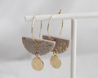 NEVADA | Minimalist semicircular polymer clay earrings with gold – Modern statement earrings – Handmade jewelry – Lightweight earrings