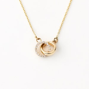 Collar con círculos entrelazados de diamantes: colgante de infinito en oro macizo de 14 k
