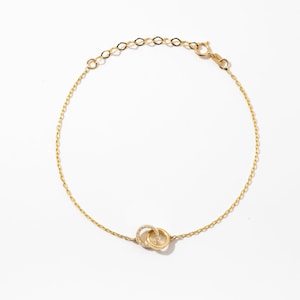 Diamond Interlocking Circle in 14k Solid Gold / Intertwined Round Necklace / Dainty Diamond Necklace / Christmast Gift