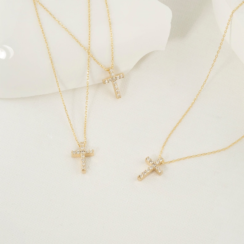 Diamant Kreuz Halskette 585er Gold für Damen Christlicher Glaube Halskette Religiöser Schmuck Echt Gold Kreuz Halskette Geschenk für Sie Bild 4