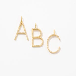 Colgante con inicial grande en oro macizo de 14 k / Colgante con letra grande / Regalo personalizado para mamá (de la A a la Z)