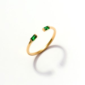 Anillo baguette con dos piedras de nacimiento en oro de 14 k - Anillo apilable personalizado