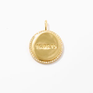 Engravable Diamond Medallion Pendant in 14k Solid Gold / Personalized Gift for Moms