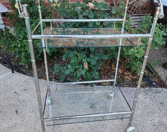 Carrito de bar italiano vintage de imitación bambú cromado / Carrito de bebidas estilo Hollywood Regency de mediados de siglo / Ruedas Shepherd Circa / Restaurado profesionalmente