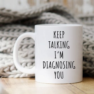 Sigue hablando Te estoy diagnosticando taza / Regalo de terapeuta / Regalos de psicología / Tazas de psicología / Regalos de médico / Regalo para enfermera / Tazas de terapeuta