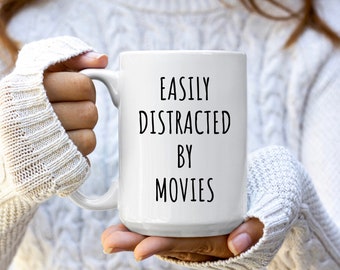 Facilmente distratto dalla tazza di film / tazza di film / regalo di film / regali per gli amanti dei film / tazza di caffè divertente / regali per gli amanti dei film / tazza di caffè di film