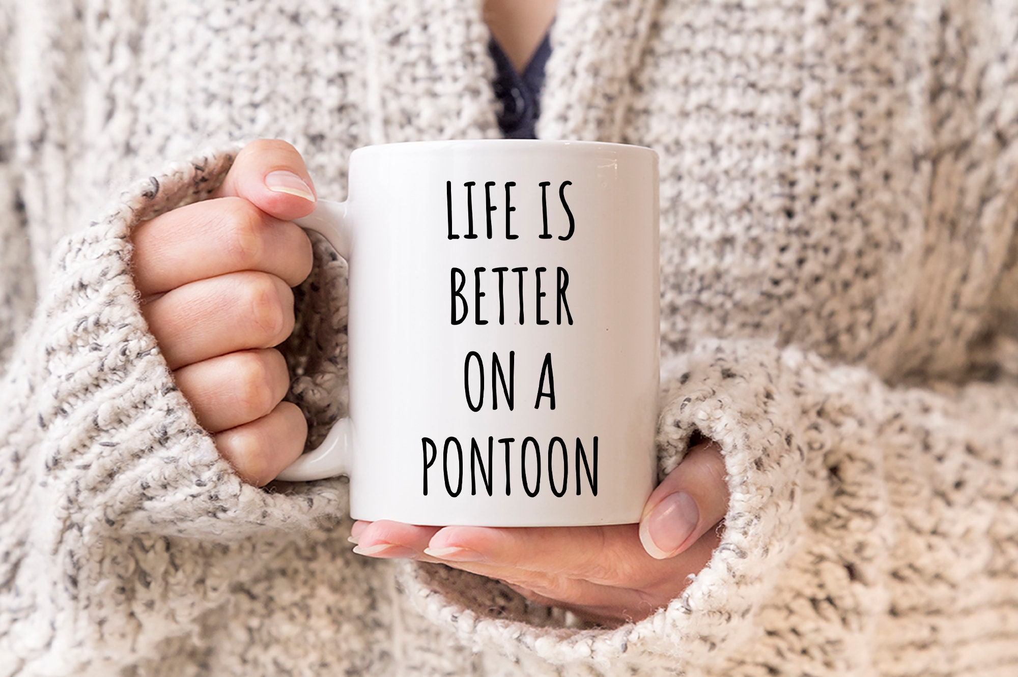 Life is better on a Pontoon Mug | Pontoon Boot Geschenke | Pontoon Boot Kaffeetasse | Pontoon Tassen | Geschenkidee für Pontonbesitzer | Ponton Geschenk