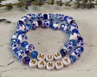 Pulsera de nombre de aspecto vintage azul / pulseras con cuentas para mamá / pulsera de niñera / regalos para ella / joyas para mamá / joyas de verano / con cuentas