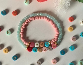 Pulseras con nombre de letra arco iris / Tamaños para niños y adultos disponibles / pulseras con nombre con cuentas / regalos para ella / pulseras con letras / joyas con cuentas