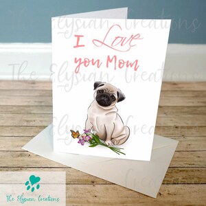 K&ouml;nnte beinhalten: Eine wei&szlig;e Karte mit einer Illustration eines rosa und wei&szlig;en Mops, der einen Blumenstrau&szlig; h&auml;lt. Die Karte sagt "Ich liebe dich Mama".