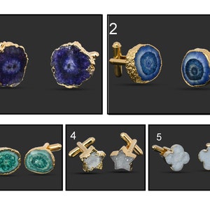 Puede incluir: Colección de cinco pares de gemelos con engastes de metal dorado. Los gemelos presentan diseños de piedra natural en azul, verde y blanco, cada uno con patrones únicos. Las formas incluyen redondas, estrellas y tréboles.
