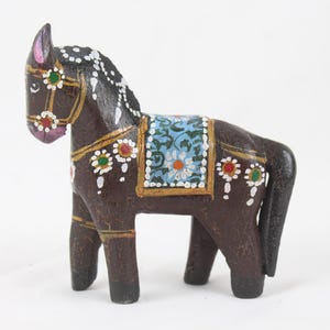 Handcrafted Wooden Horse Statue: Vintage Indian Art Decor