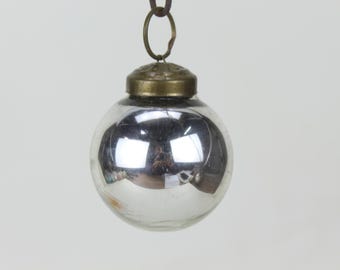 Pequeño adorno vintage de vidrio de mercurio en forma de kugel, decoración plateada reflectante para árbol de Navidad.