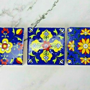 Vintage handgemachte blaue Blumenkunst-Keramikfliesen: Sortierte Hauszimmer-Dekor-Fliesen