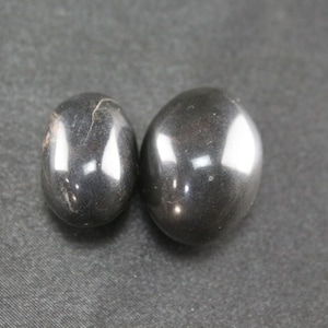 Piedra Shiva Lingam Negra: Curación Natural del Río Narmada, Lingam Sagrado, 2 Piezas