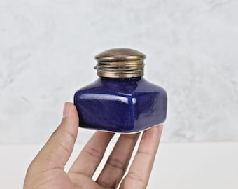 Tintero de cerámica azul oscuro vintage con tapa de latón, Accesorio de escritorio elegante para decoración de escritorio coleccionable