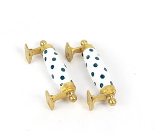 Juego de manijas de cajón de puerta de armario de cerámica blanca, juego de latón artístico (2 piezas), hecho a mano
