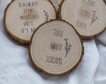 Vegan wooden fridge magnet - Tofu never screams