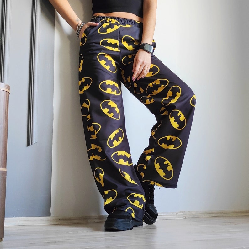 Pantalon de survêtement Batman an 2000, vêtements kawaii, bas de dessin animé, vêtements harajuku, vêtements alternatifs, cadeau de Noël image 4