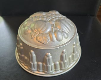 Aluminum Silver Fruit on Top Jello Mold VTG Decorative Fluted Sides Retro Pan