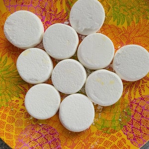 All natural eco friendly Toilet Fizzers. Septic safe. Cleaning deodorizing environmentally friendly eco packaging 画像 1