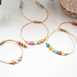 Pulsera ajustable con mensajes de colores, pulsera personalizable, pulsera con cuentas del alfabeto - L'atelier de Magena