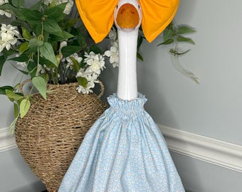 Porch Goose Outfit - Dress and oversized bow - Daisy print