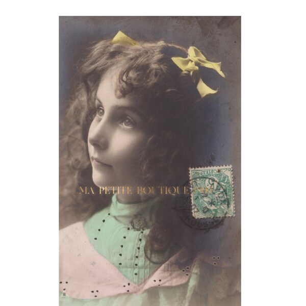 Carte postale vintage ∙ Portrait d'une belle petite fille