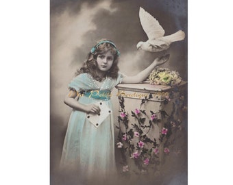 Carte postale vintage ∙ Petite fille et colombe