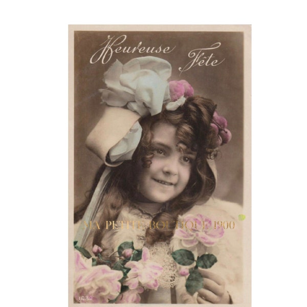 Carte postale vintage ∙ Heureuse Fête ∙ Portrait d'une adorable fillette portant un beau chapeau