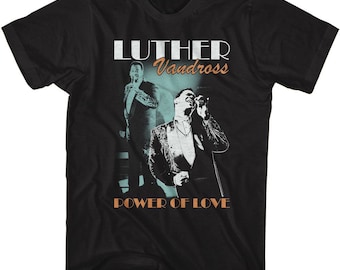 Camiseta negra con la frase "Luther Vandross cantando en el escenario"