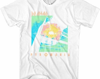Peut inclure: T-shirt blanc avec un graphique délavé et coloré d'un bâtiment et le texte "Def Leppard Pyromania".